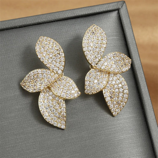 Luxury Shiny Micro-set Zircon Leaf Earrings for Women Exquisite AAA CZ Symmetrical Earring Wedding Jewelry