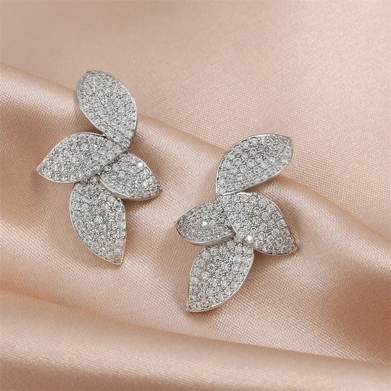 Luxury Shiny Micro-set Zircon Leaf Earrings for Women Exquisite AAA CZ Symmetrical Earring Wedding Jewelry