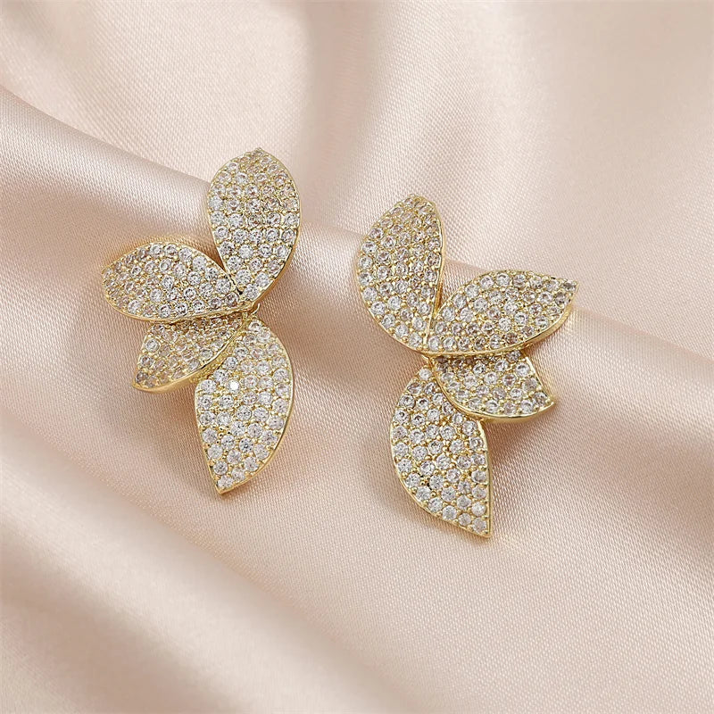 Luxury Shiny Micro-set Zircon Leaf Earrings for Women Exquisite AAA CZ Symmetrical Earring Wedding Jewelry