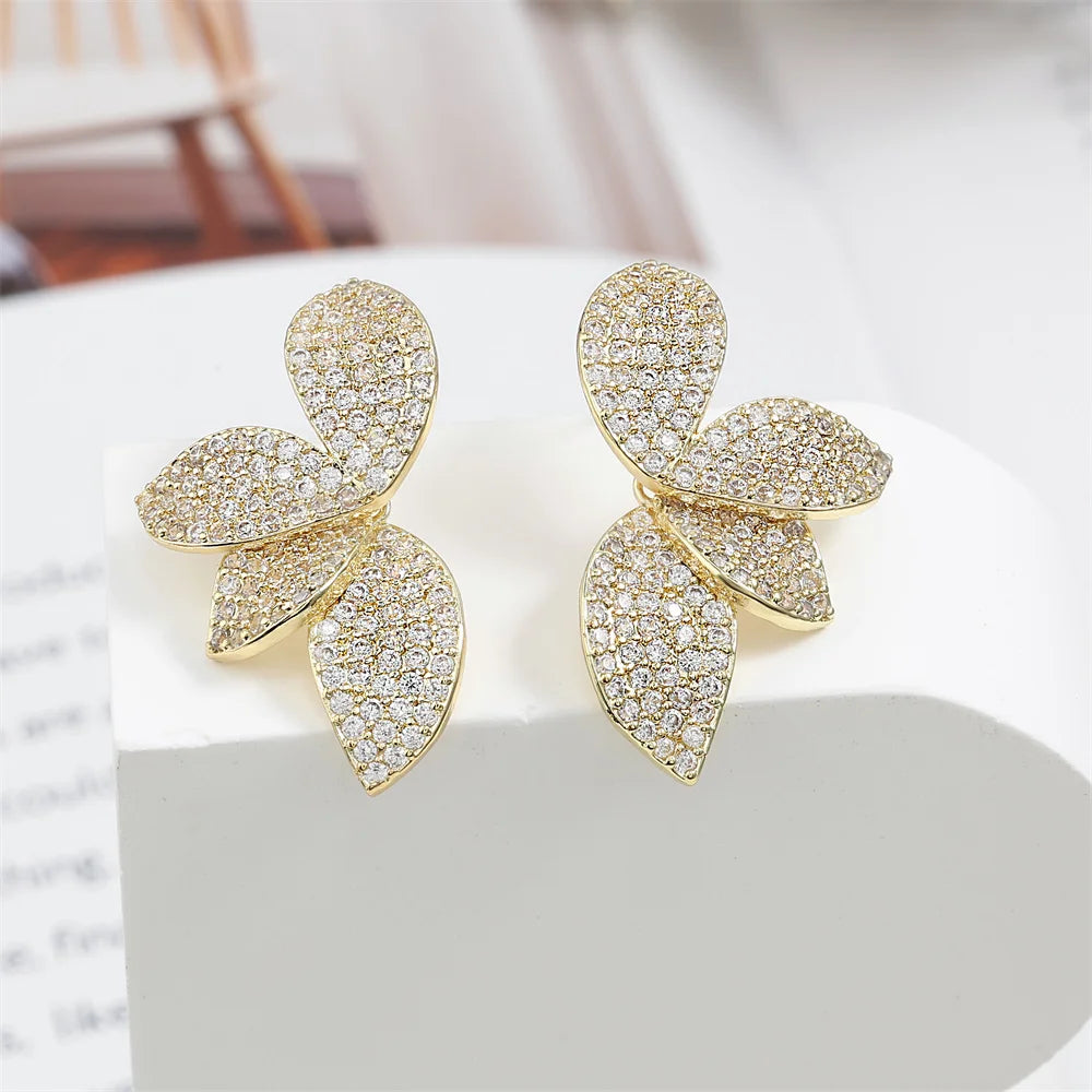 Luxury Shiny Micro-set Zircon Leaf Earrings for Women Exquisite AAA CZ Symmetrical Earring Wedding Jewelry